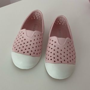 Old Navy Slip On. Size 6